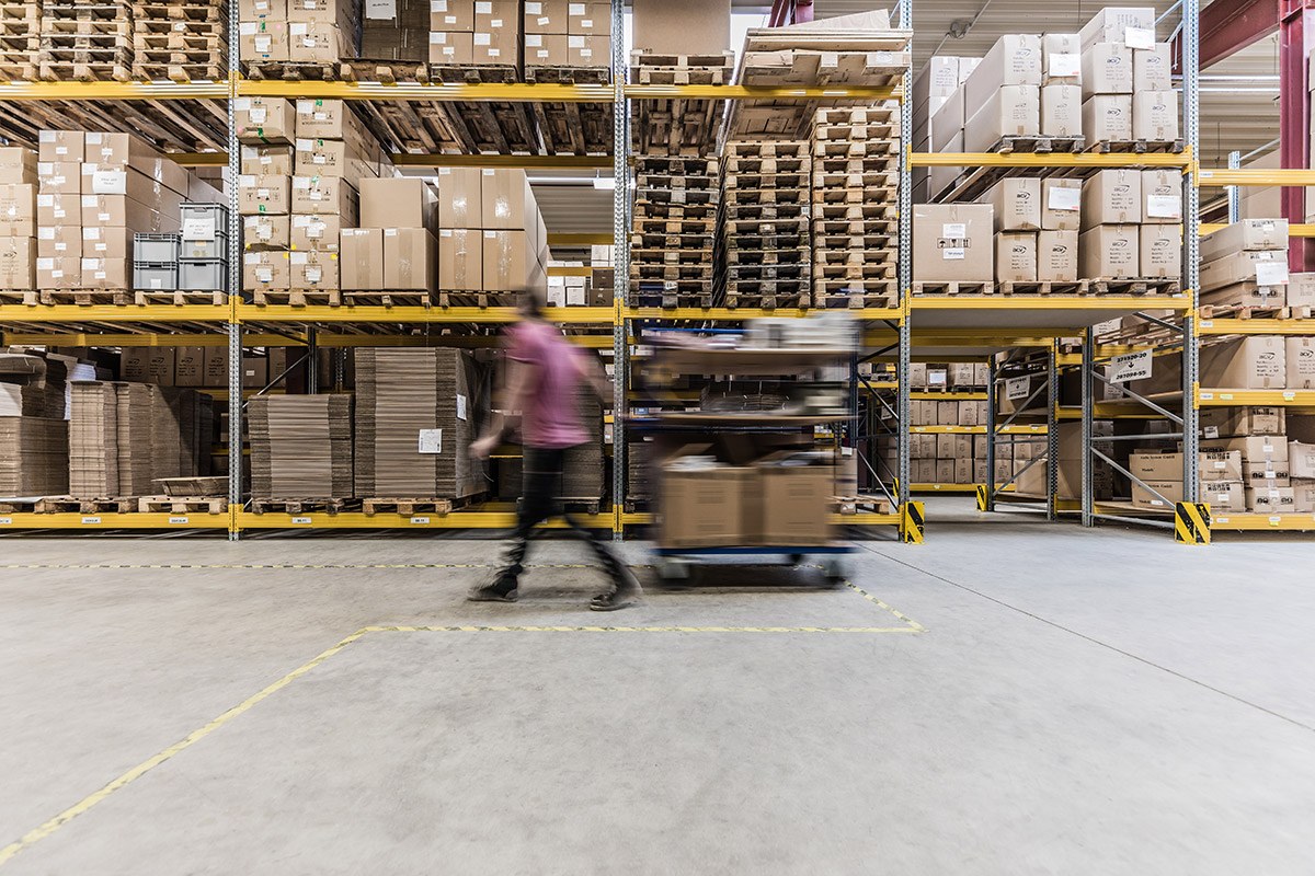 Versandabteilung B2B-Shop Automobilzubehör